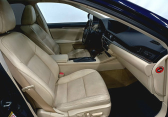 Подержанный автомобиль Lexus ES 2014 года (25 фото)