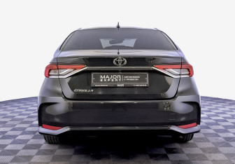 Подержанный автомобиль Toyota Corolla Sedan 2020 года (6 фото)
