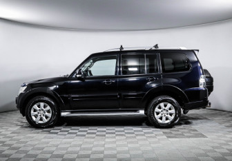 Подержанный автомобиль Mitsubishi Pajero 2011 года (8 фото)