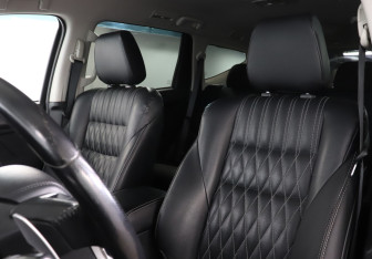 Подержанный автомобиль Mitsubishi Pajero Sport 2019 года (17 фото)