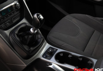 Подержанный автомобиль Ford Kuga 2014 года (15 фото)