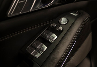 Подержанный автомобиль BMW X7 2020 года (28 фото)