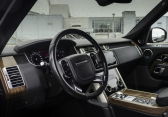 Подержанный автомобиль Land Rover Range Rover 2018 года (11 фото)