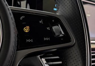 Подержанный автомобиль Hongqi H9 2021 года (28 фото)