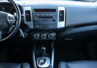 Подержанный автомобиль Citroen C-Crosser 2010 года (14 фото)