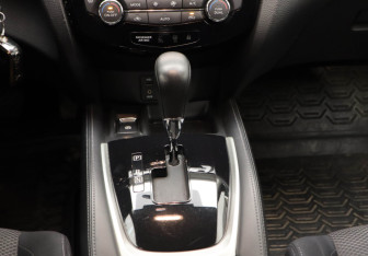 Подержанный автомобиль Nissan Qashqai 2016 года (16 фото)