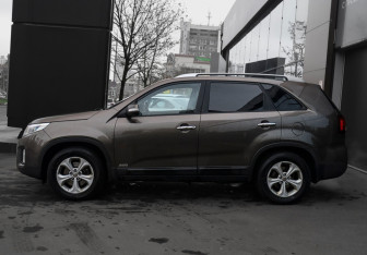 Подержанный автомобиль Kia Sorento 2014 года (8 фото)