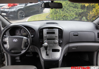 Подержанный автомобиль Hyundai Grand Starex 2008 года (12 фото)