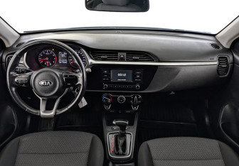 Подержанный автомобиль Kia Rio Hatchback 2021 года (13 фото)