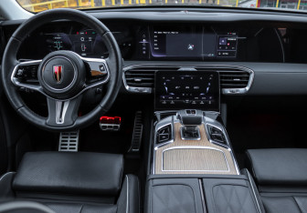 Подержанный автомобиль Hongqi E-HS9 2021 года (9 фото)