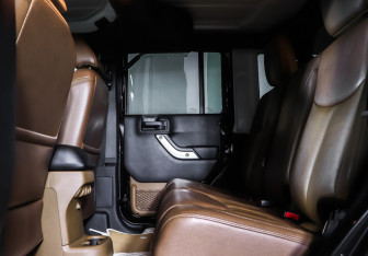 Подержанный автомобиль Jeep Wrangler 2016 года (11 фото)