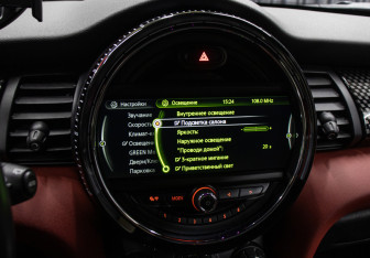 Подержанный автомобиль MINI Hatch 2016 года (19 фото)