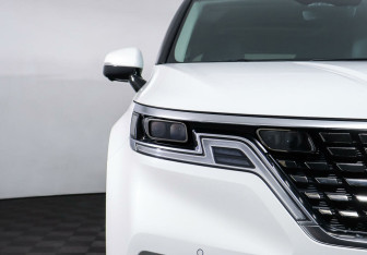 Подержанный автомобиль Kia Carnival 2021 года (7 фото)