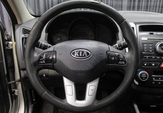 Подержанный автомобиль Kia Ceed Hatchback 2010 года (17 фото)