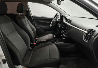 Подержанный автомобиль Kia Rio Hatchback 2021 года (9 фото)