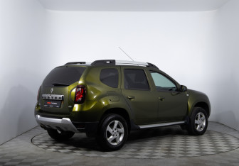 Подержанный автомобиль Renault Duster 2017 года (5 фото)