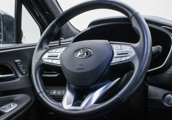 Подержанный автомобиль Hyundai Santa Fe 2021 года (15 фото)