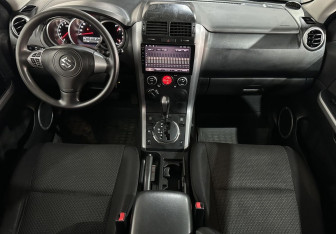 Подержанный автомобиль Suzuki Grand Vitara 2010 года (11 фото)