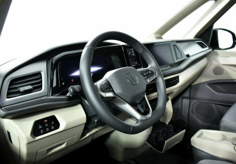 Подержанный автомобиль Volkswagen Multivan 2022 года (9 фото)