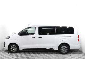 Подержанный автомобиль Peugeot Traveller 2022 года (8 фото)