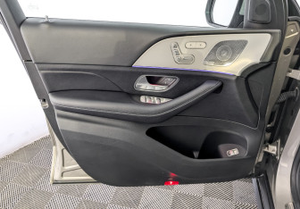 Подержанный автомобиль Mercedes-Benz GLE 2020 года (19 фото)