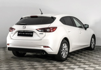 Подержанный автомобиль Mazda 3 Hatchback 2018 года (3 фото)