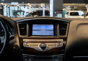 Подержанный автомобиль Infiniti QX60 2017 года (24 фото)