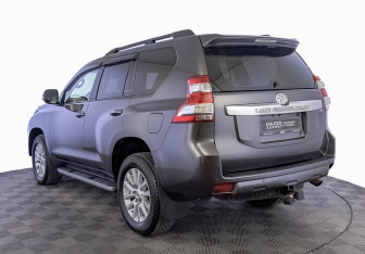 Подержанный автомобиль Toyota Land Cruiser Prado 2014 года (7 фото)