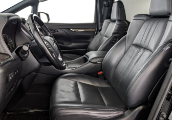 Подержанный автомобиль Toyota Alphard 2018 года (20 фото)