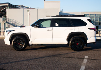 Новый Toyota Sequoia 2024 (8 фото)