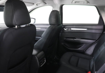 Подержанный автомобиль Mazda CX-5 2019 года (12 фото)