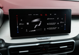 Подержанный автомобиль Geely Coolray 2021 года (16 фото)