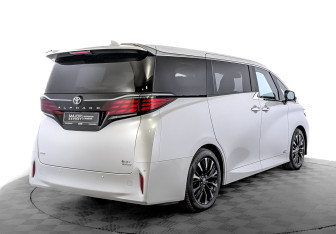 Подержанный автомобиль Toyota Alphard 2024 года (5 фото)