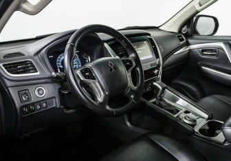 Подержанный автомобиль Mitsubishi Montero Sport 2022 года (12 фото)