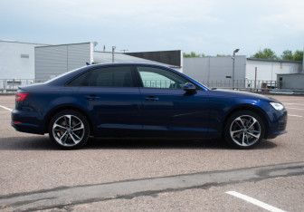 Подержанный автомобиль Audi A4 Sedan 2019 года (4 фото)