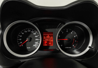 Подержанный автомобиль Mitsubishi Lancer Hatchback 2010 года (11 фото)