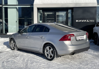 Подержанный автомобиль Volvo S60 2012 года (7 фото)