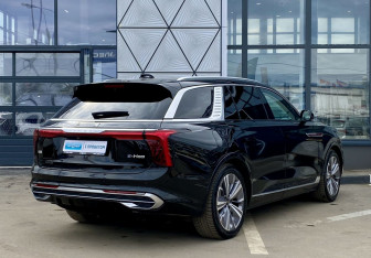 Подержанный автомобиль Hongqi E-HS9 2021 года (5 фото)
