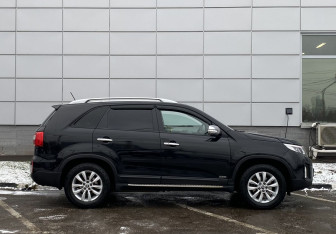 Подержанный автомобиль Kia Sorento 2013 года (4 фото)
