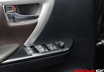 Подержанный автомобиль Toyota Fortuner 2018 года (19 фото)