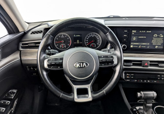 Подержанный автомобиль Kia K5 2021 года (22 фото)