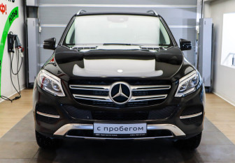Подержанный автомобиль Mercedes-Benz GLE 2015 года (2 фото)