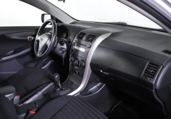 Подержанный автомобиль Toyota Corolla Sedan 2007 года (11 фото)