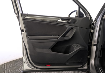 Подержанный автомобиль Volkswagen Tiguan 2019 года (19 фото)
