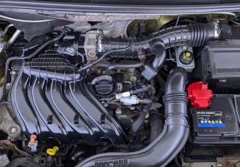 Подержанный автомобиль Renault Sandero 2017 года (9 фото)