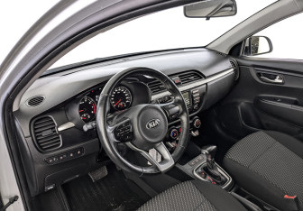 Подержанный автомобиль Kia Rio Hatchback 2019 года (15 фото)