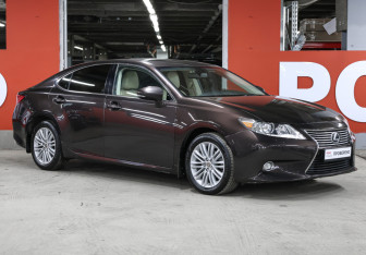 Подержанный автомобиль Lexus ES 2014 года (3 фото)