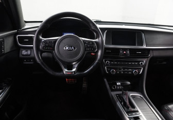 Подержанный автомобиль Kia Optima Sedan 2017 года (13 фото)