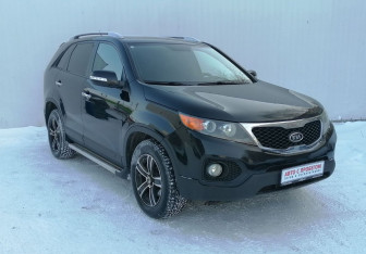 Подержанный автомобиль Kia Sorento 2012 года (3 фото)