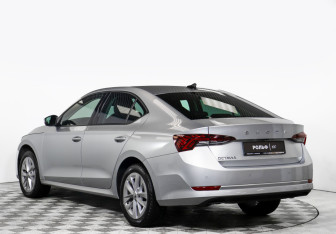 Подержанный автомобиль Skoda Octavia Liftback 2021 года (5 фото)